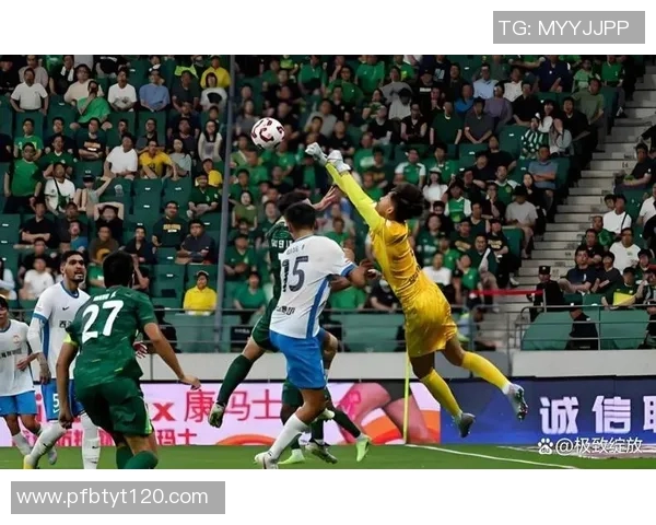 国足门将神扑集锦登上国际媒体首页